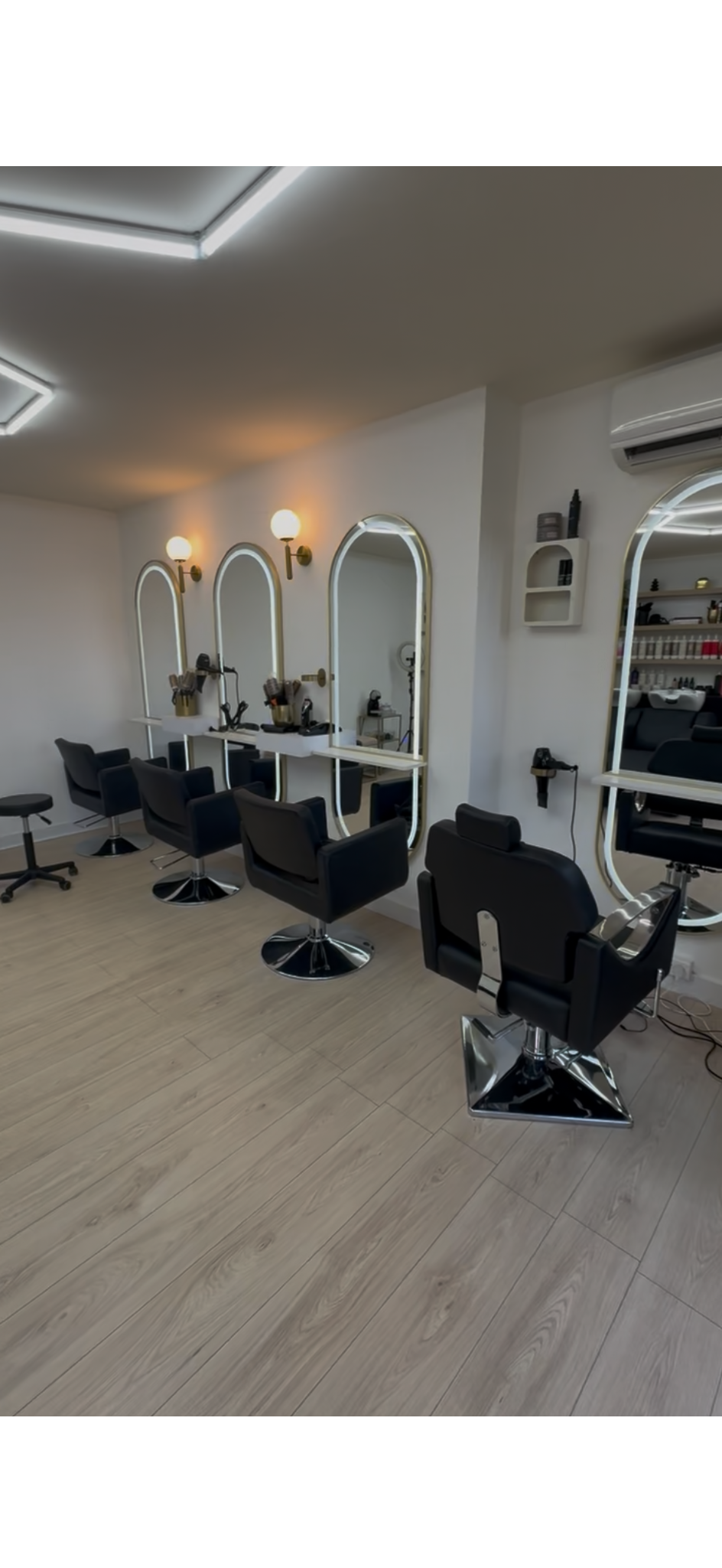 Intérieur du salon Golden Hair